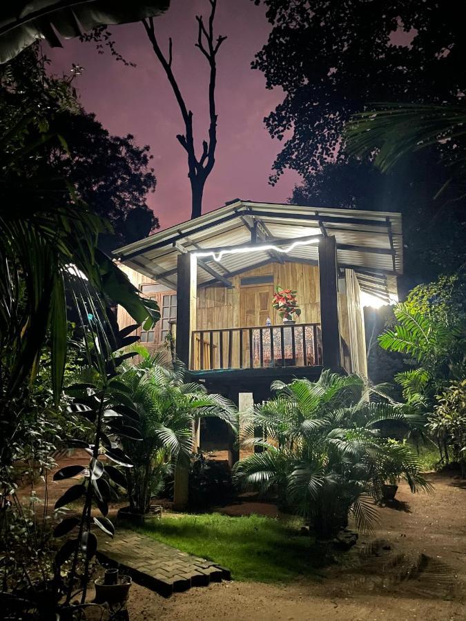 Ruk Sewana Villa Tree House Сігірія Екстер'єр фото