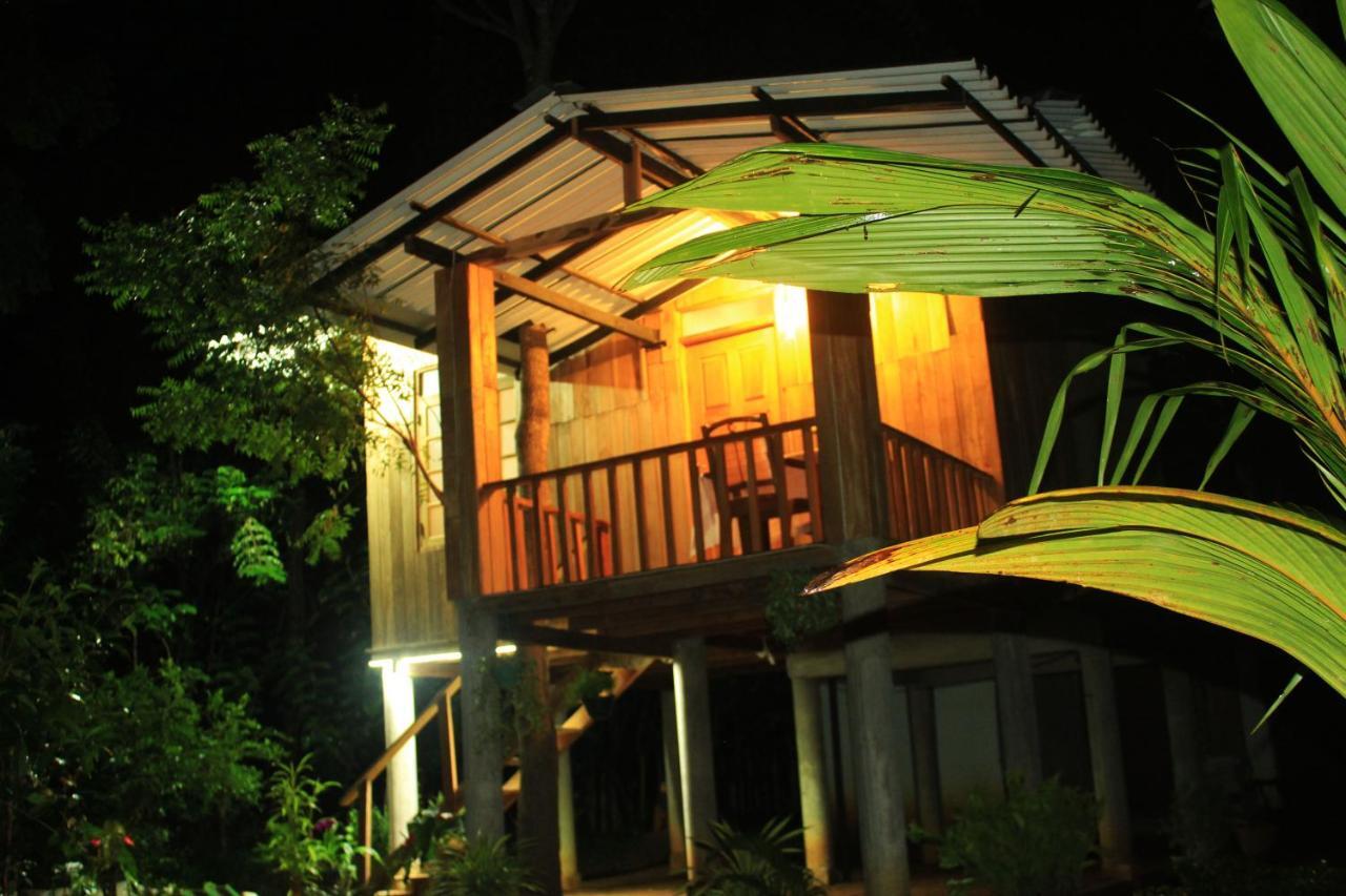 Ruk Sewana Villa Tree House Сігірія Екстер'єр фото